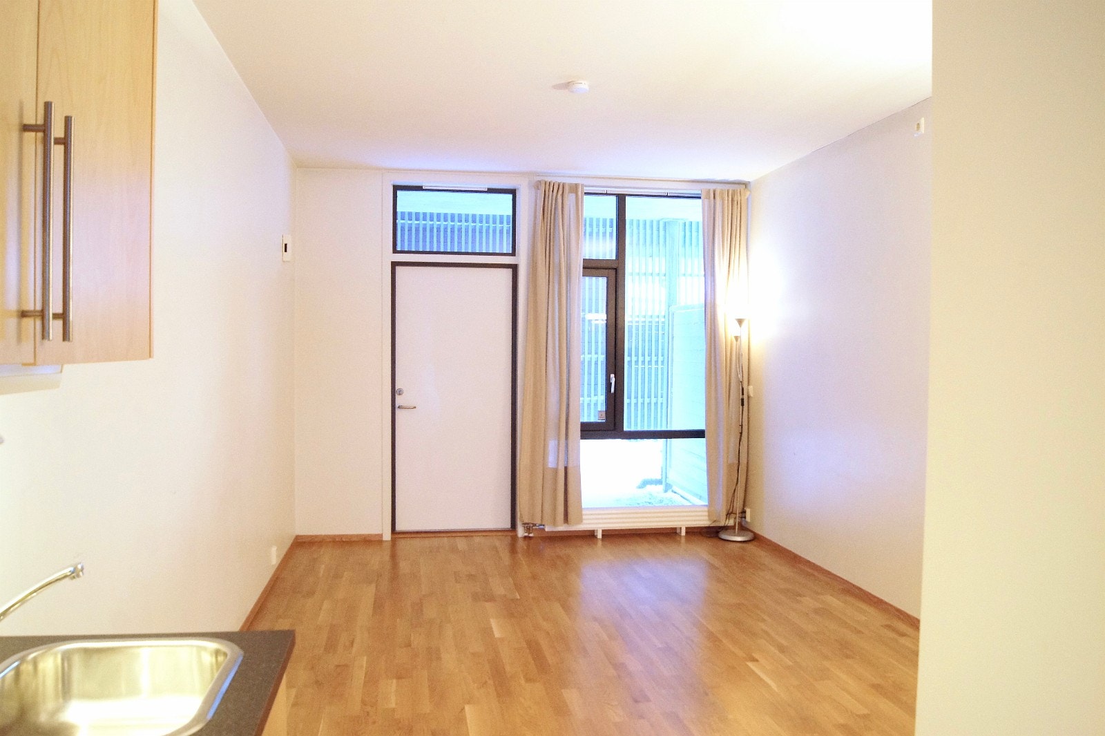 Stue og hovedinngang Galleribilde