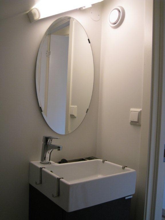 Soverom 5 har tilgang til WC med vask i 3. etg. Galleribilde