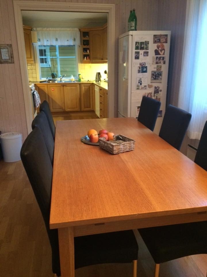 Spisestue med kjøkken i bakgrunn i 78A Galleribilde