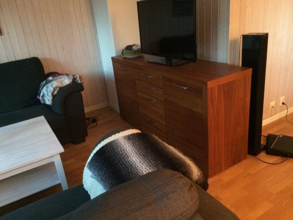 Stua, -TV sett fra sofagruppe 78A. Galleribilde