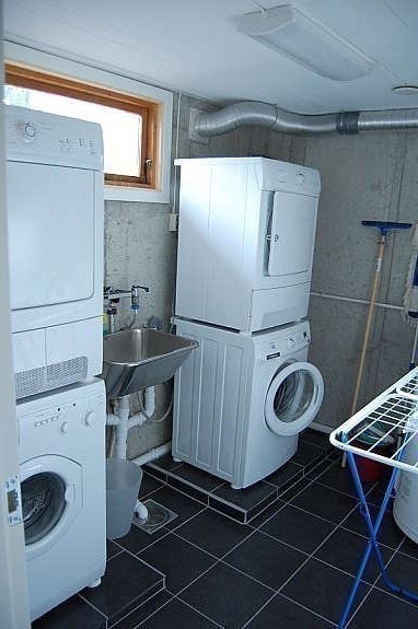 Common laundry room downstairs Galleribilde