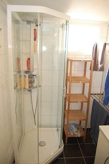 Bathroom #2 downstairs Galleribilde