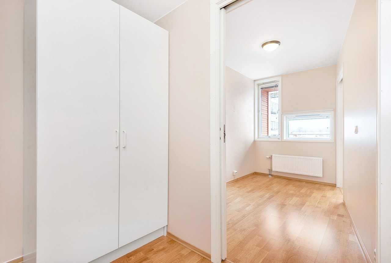 Soverom 2 med garderobeløsningen Galleribilde