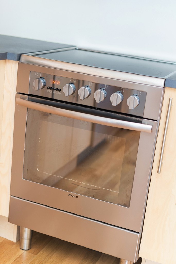 Stekovn og oppvaskmaskin følger leiligheten Galleribilde