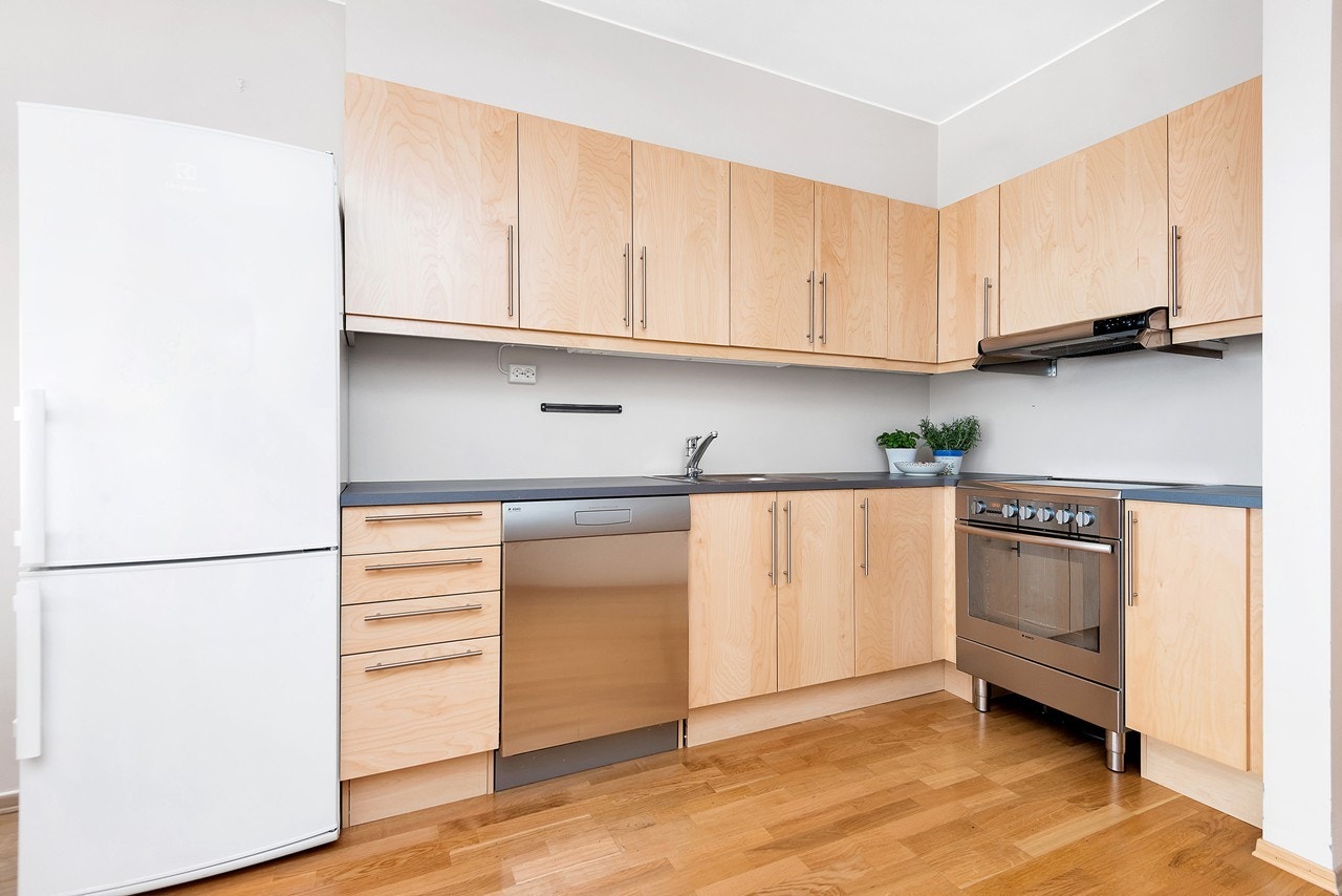 Kjøkken med god skapplass Galleribilde