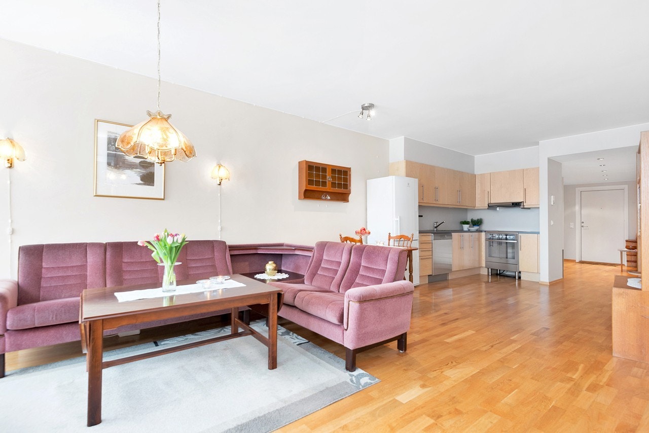Leiligheten er lys og trivelig og er godt vedlikeholdt Galleribilde