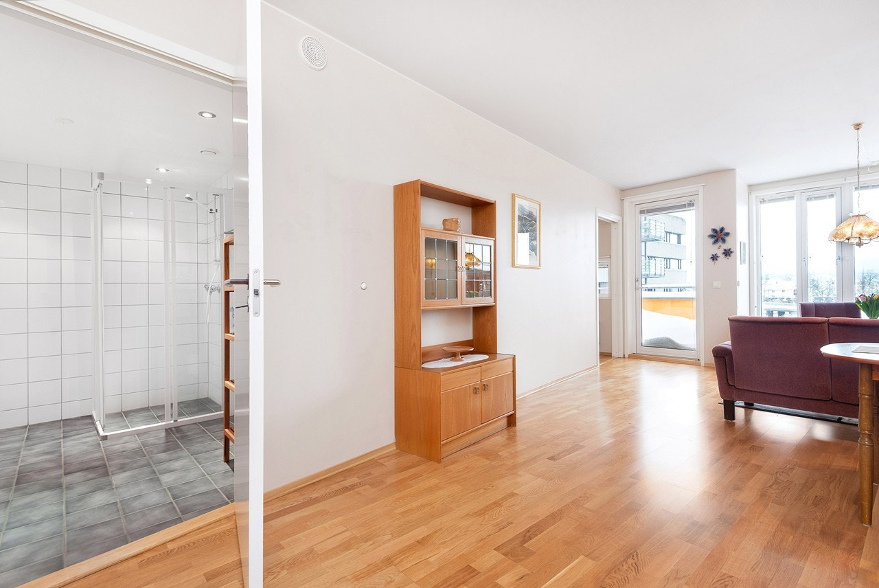 Leiligheten har en god planløsning og rommene oppleves som romslige og luftige Galleribilde