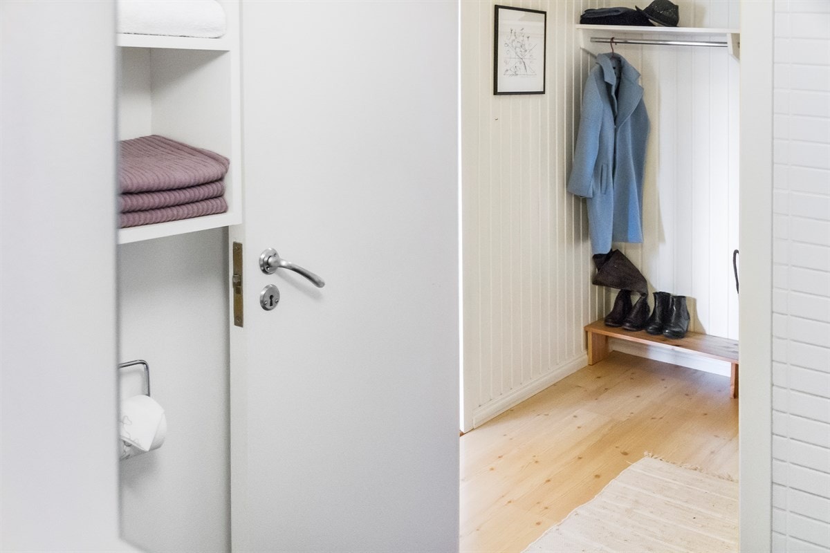 Til høyre for entreén er badet Galleribilde