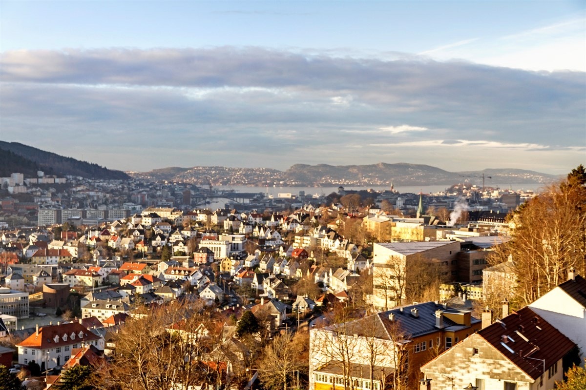 Fantastisk utsikt nedover mot Bergen Sentrum Galleribilde