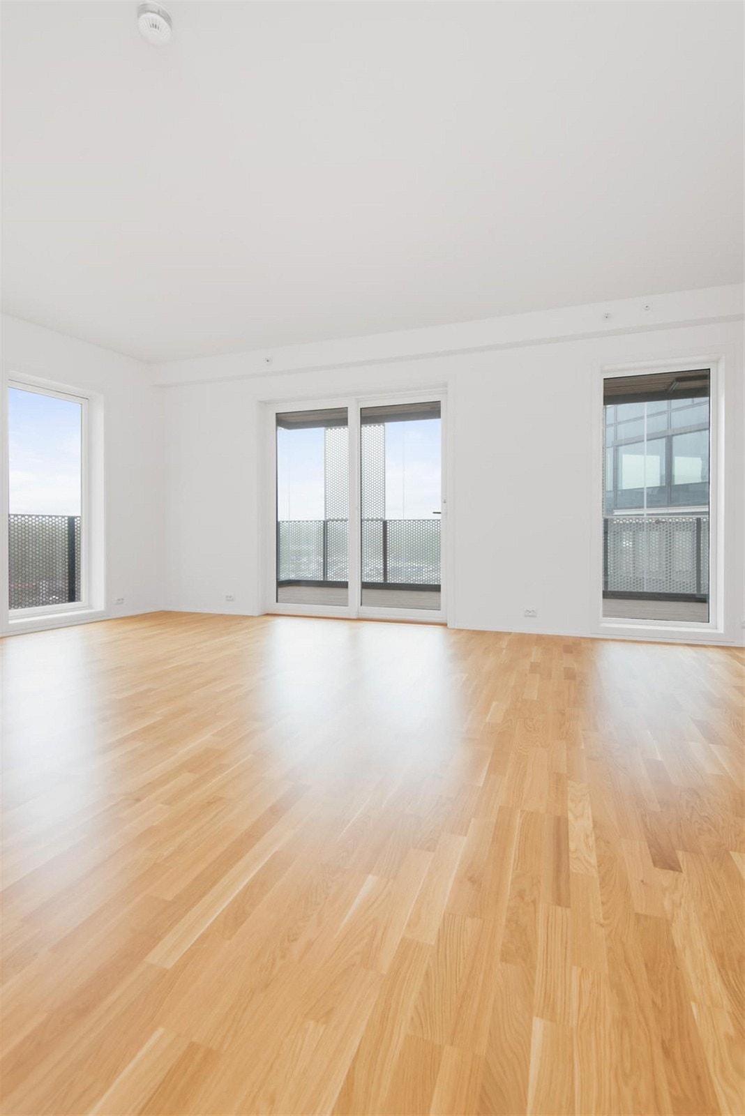 Fra stuen er det utgang til en innglasset balkong. Galleribilde