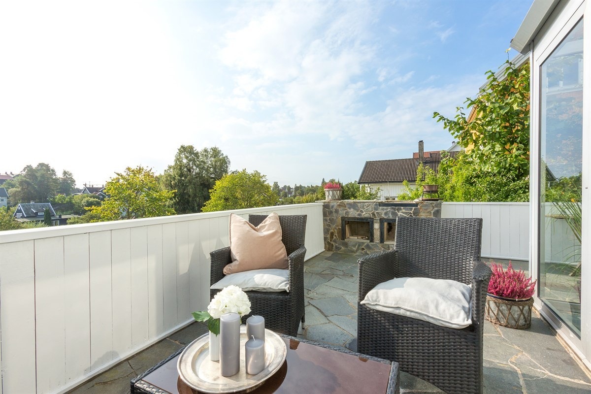 Skiferterrasse utenfor stuen Galleribilde