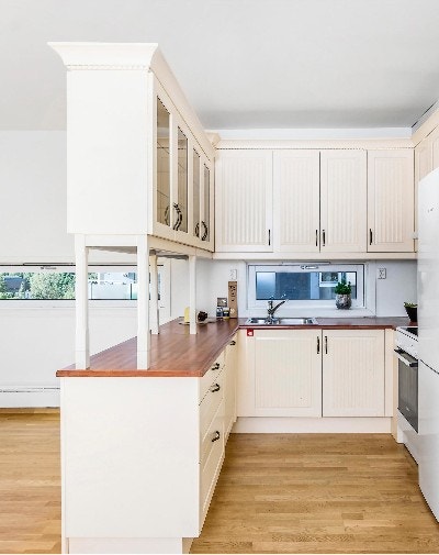 Koselig og funksjonelt kjøkken med oppvaskmaskin Galleribilde