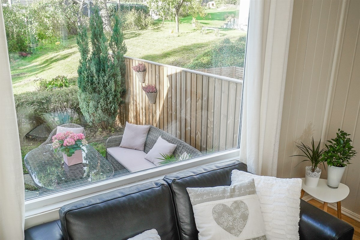 Stuen mot uteplass Galleribilde