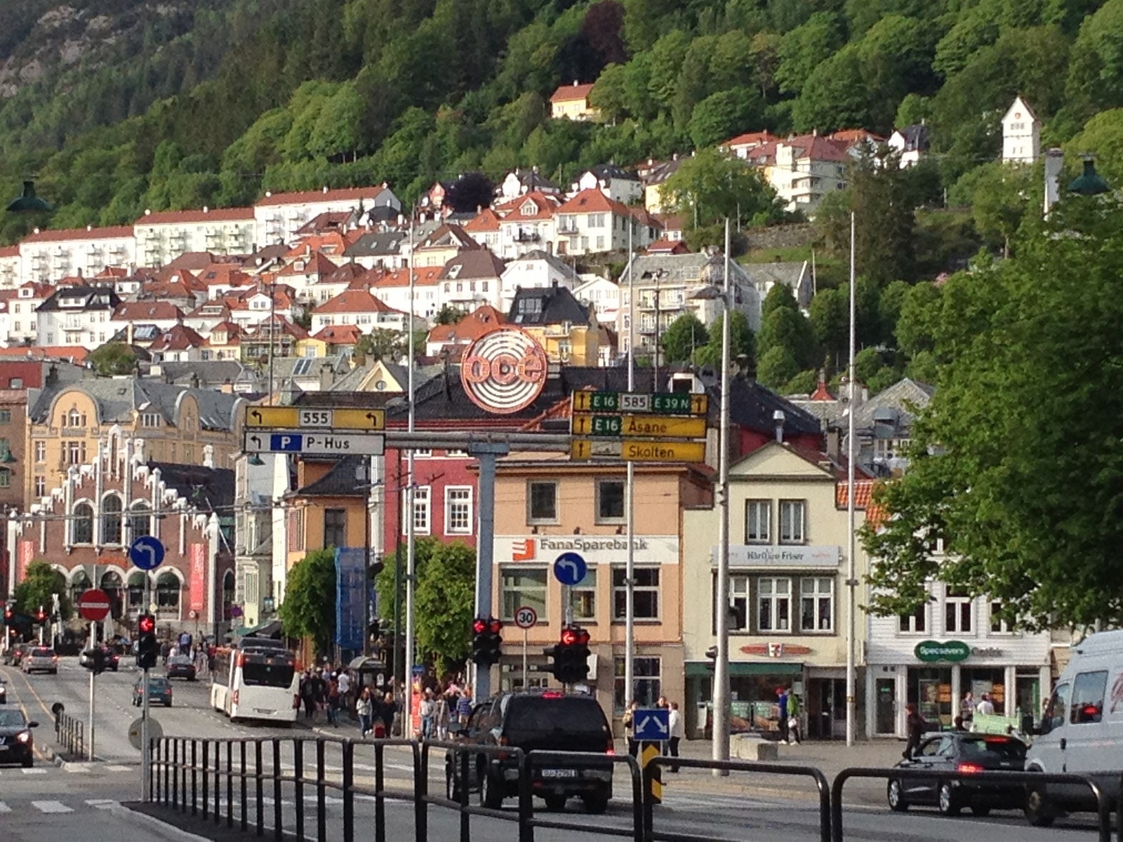 mot Bryggen og Skansen Galleribilde