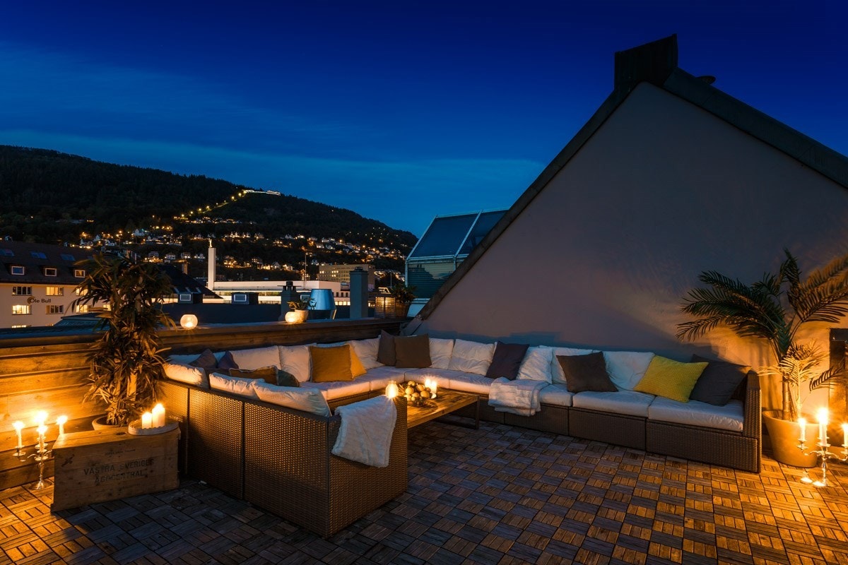 Stor takterrasse på ca. 40 kvm med god plass for utemøblement. Galleribilde