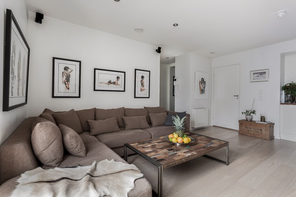 Lekker leilighet med lys 1-stavs parkett og hvitmalte overflater. Galleribilde