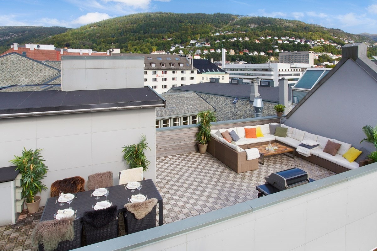 I etasjen over den aktuelle leiligheten er det takterrasse på 40 kvm. Galleribilde