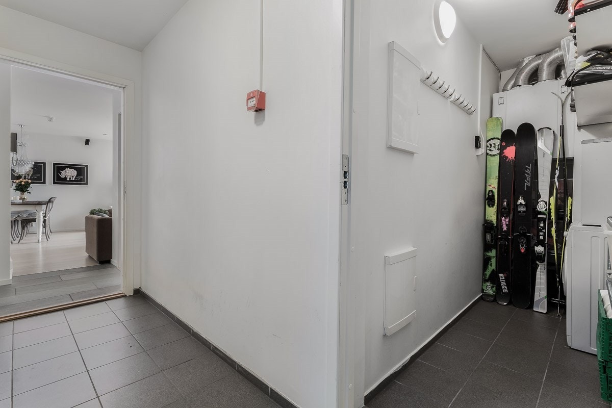 Boden ligger i samme etasje som leiligheten. Opplegg for vaskemaskin i bod. Galleribilde