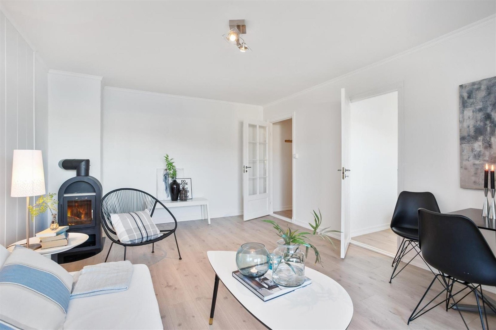 Inn av stuen er det et rom som benyttes som soverom. Galleribilde