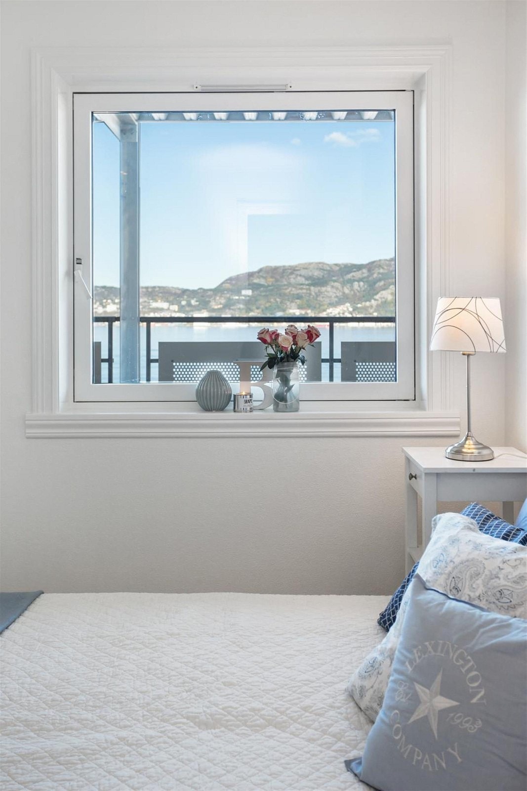 En grei utsikt å våkne til fra begge soverommene. Galleribilde