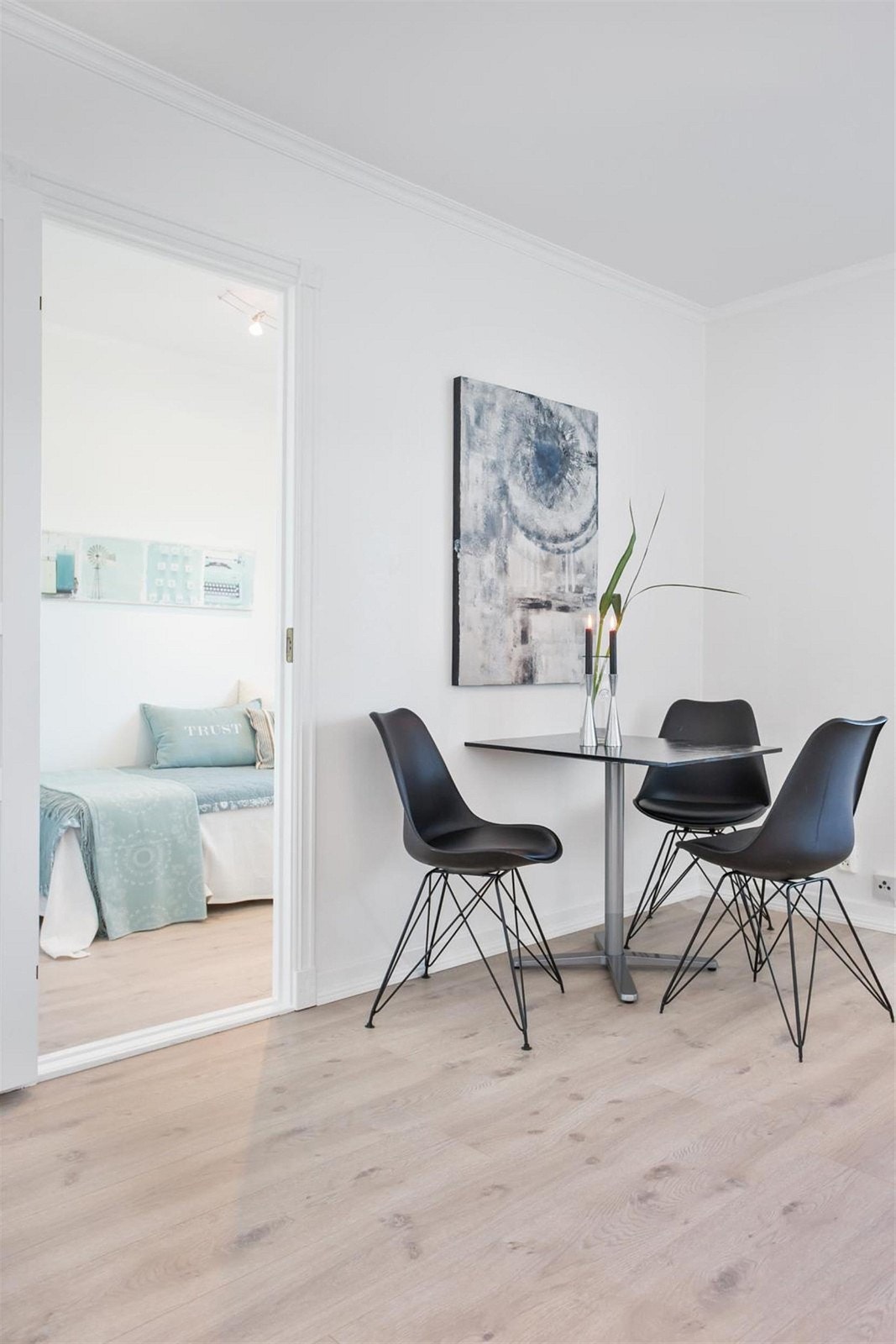 Plass til spisestue. Galleribilde