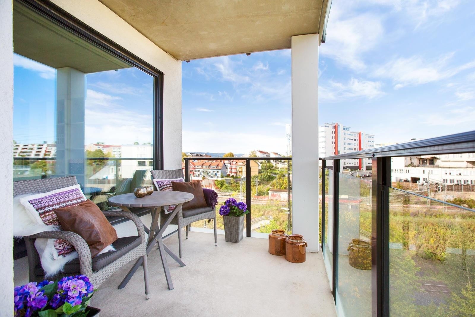 Imponerende utsikt i flere retninger. Her kommer man tett på de naturlige elementene. Galleribilde