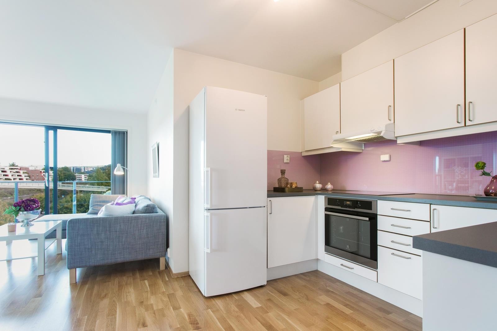 Her har kokken et godt overblikk. Den åpne romfølelsen innbyr til god stemning. Galleribilde