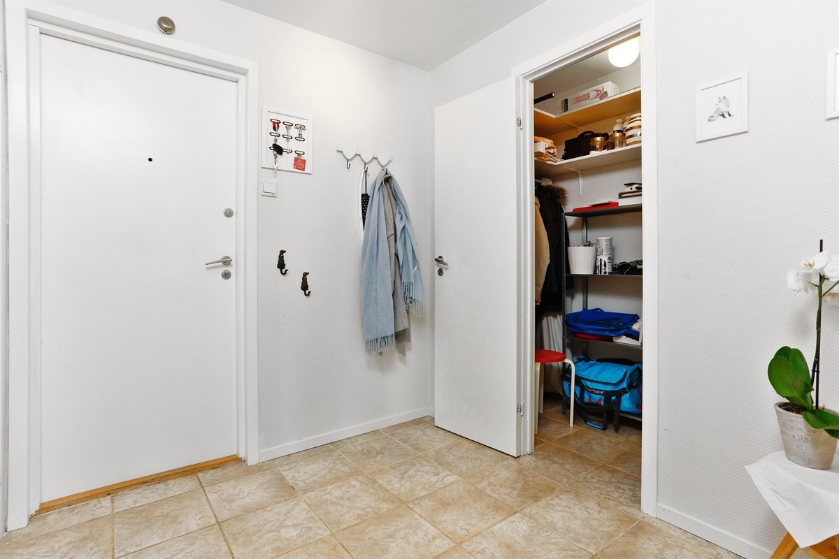 Praktisk bod på 2kvm i tilknytning til entre. Galleribilde