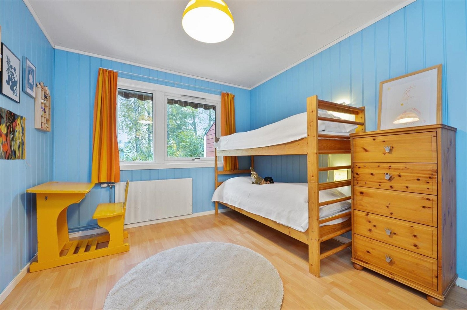 Soverom nr. 1 med skyvedørsgarderobe. Galleribilde