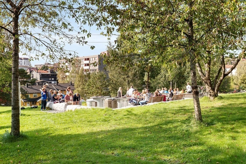 Felles grillplass på borettslagets område Galleribilde