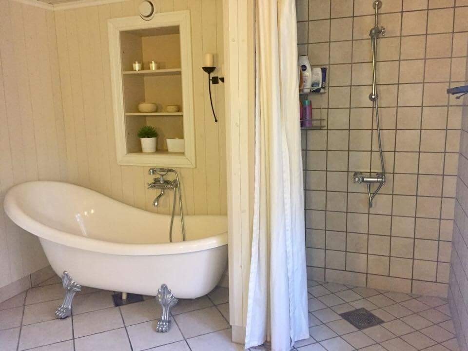 Bad 1. etasje Galleribilde