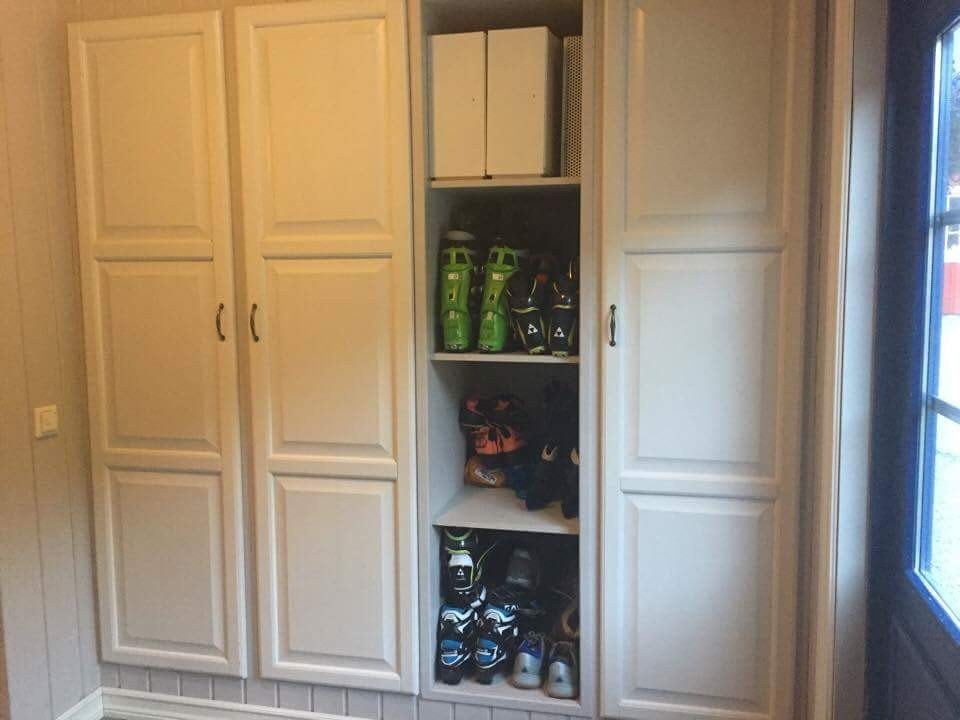 Garderobeskap 1. etasje Galleribilde