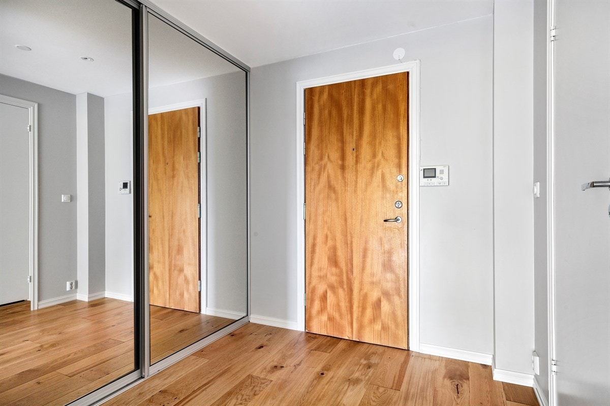 Stor entre med videodørcalling Galleribilde