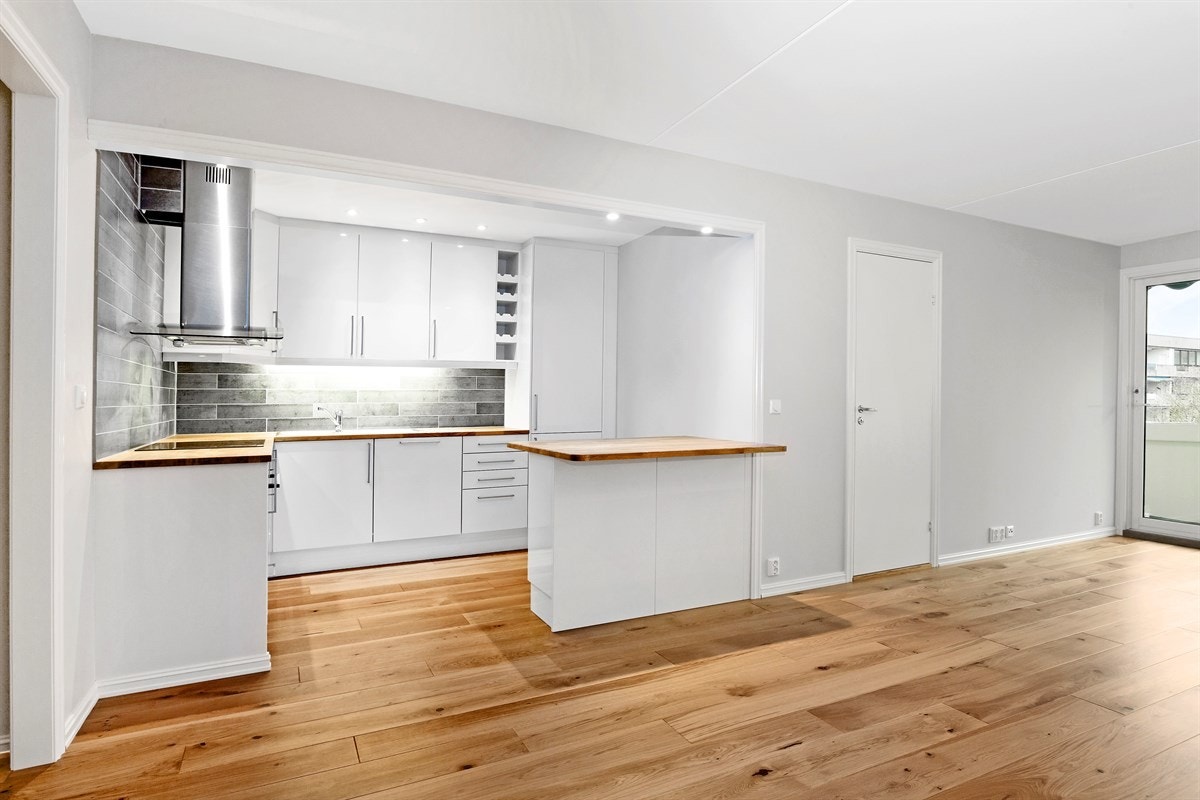 Velkommen til Hovseterveien 48 B - Nyoppusset og lekker 2-roms med balkong og garasjeplass Galleribilde