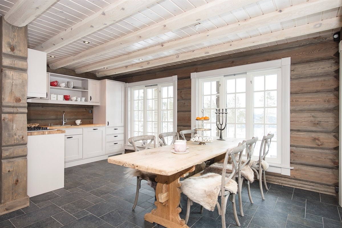 Kjøkken med spiseplass Galleribilde