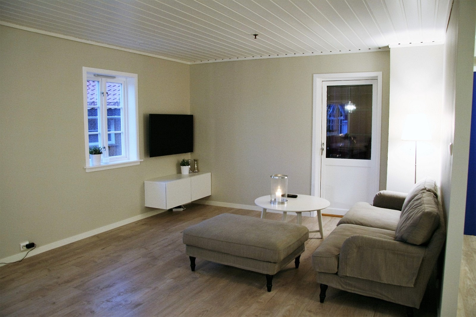 Stue/spisestue med utgang til egen balkong Galleribilde