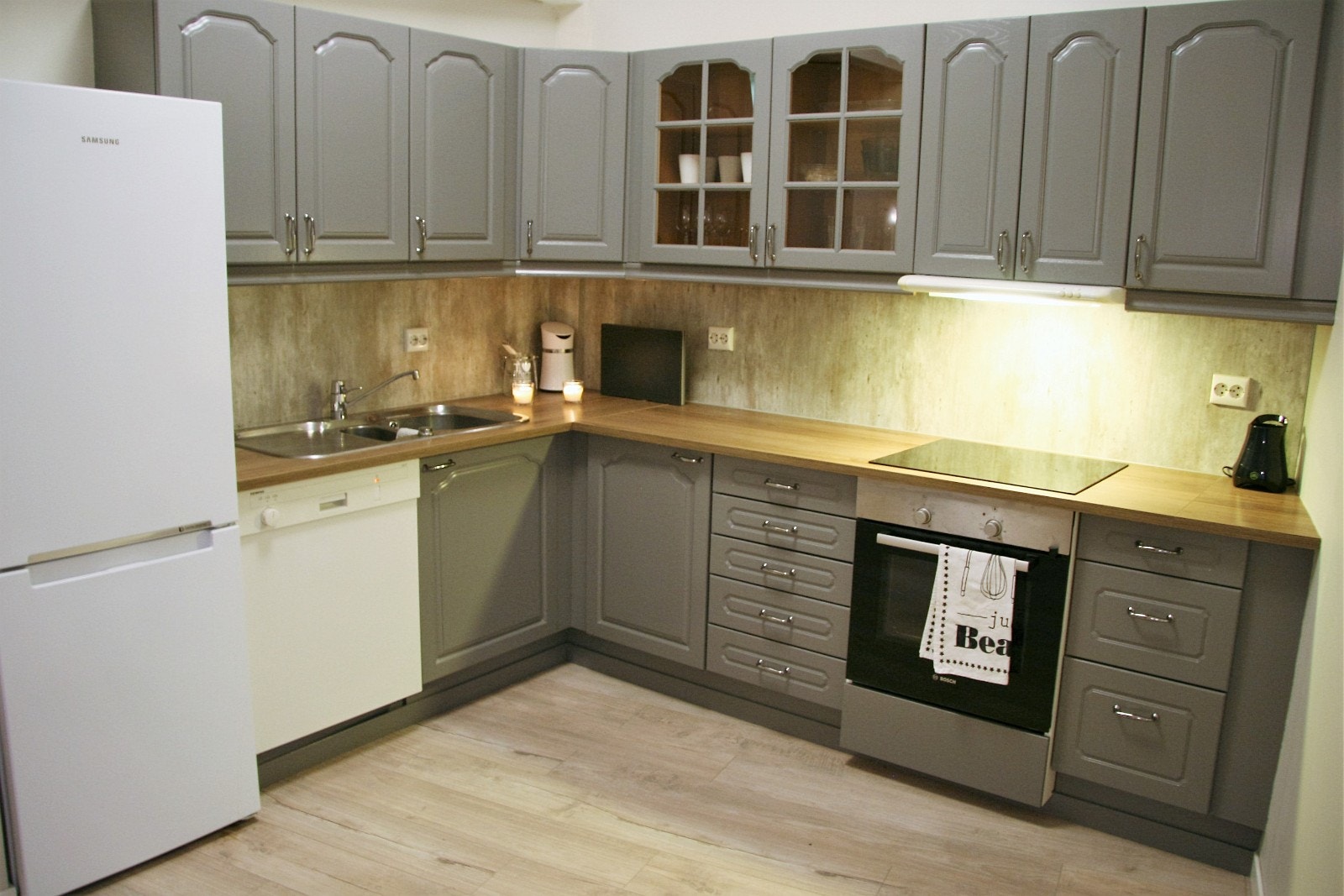 Kjøkken (åpen kjøkken/spisestue/stue løsning) Galleribilde