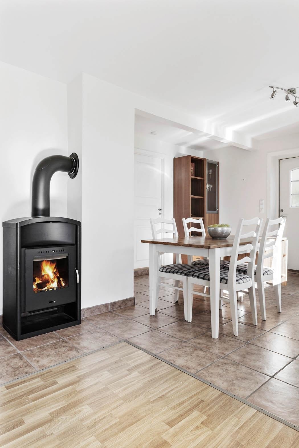 Det er åpen stue- og kjøkkenløsning i underetasjen for å optimalisere planløsningen Galleribilde