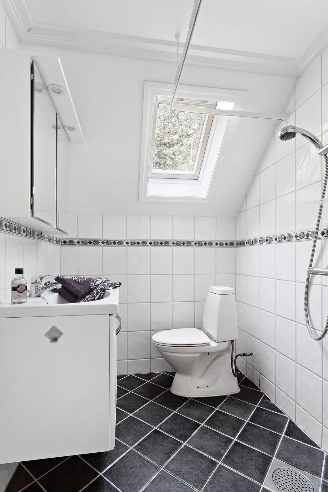 Helfliset baderom i 2. etasje Galleribilde