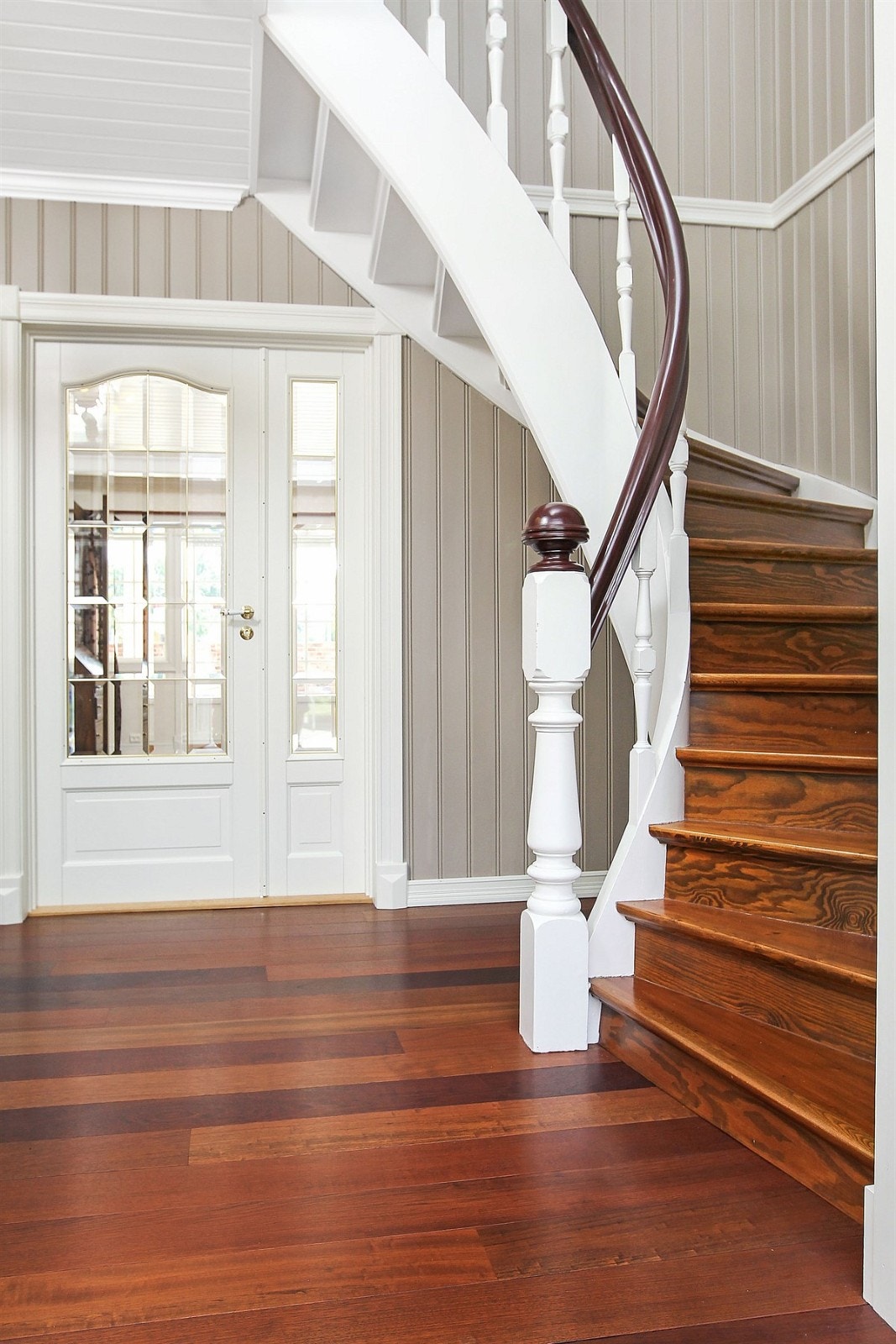 Gang i 1.etg. med trapp opp til 2.etg Galleribilde