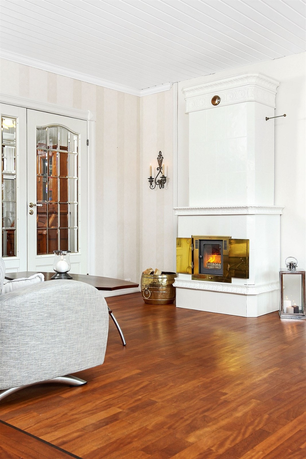 En god varmekilde i mellomstuen - kakkelovn. Galleribilde