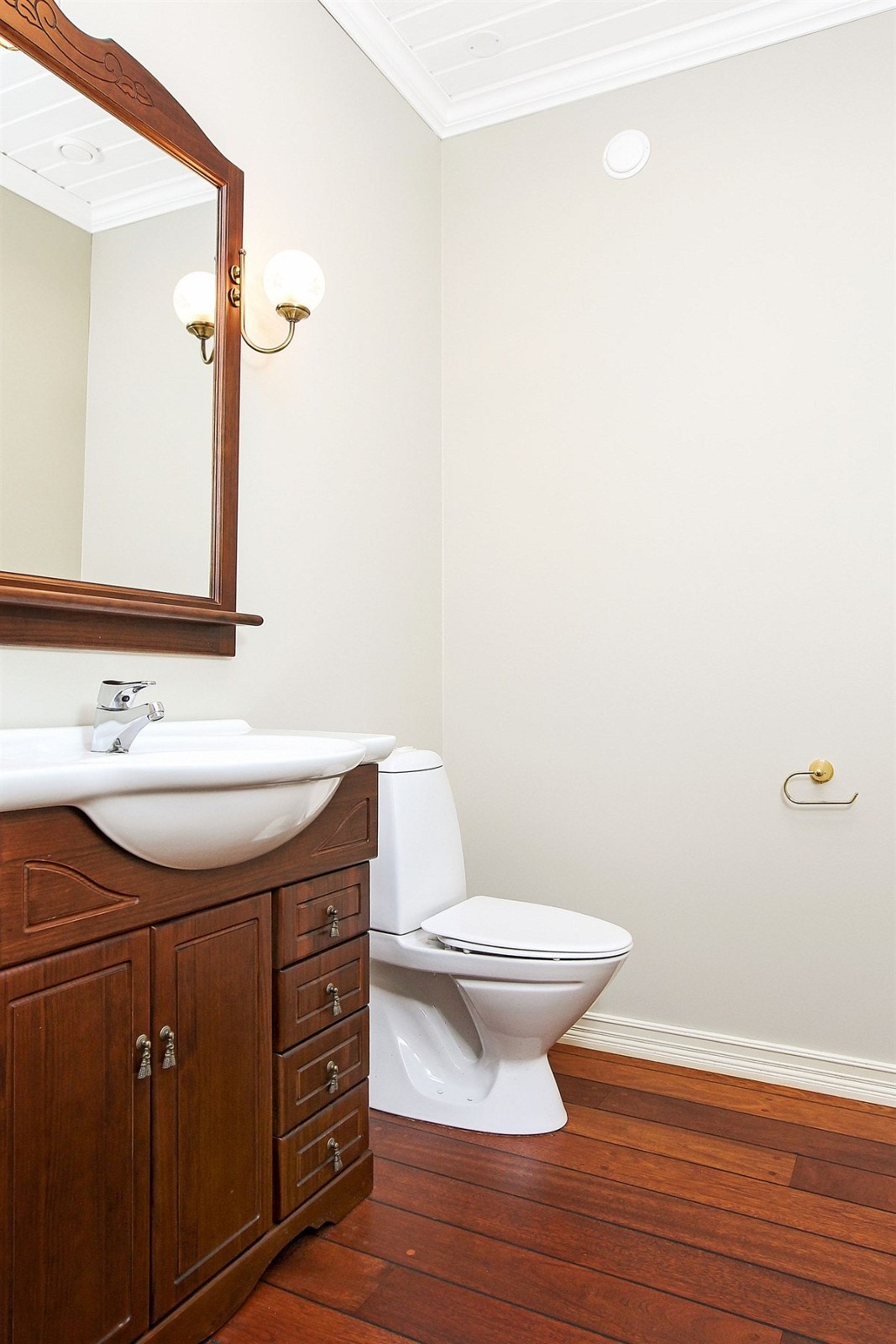 Separat toalett i 1.etg. Galleribilde