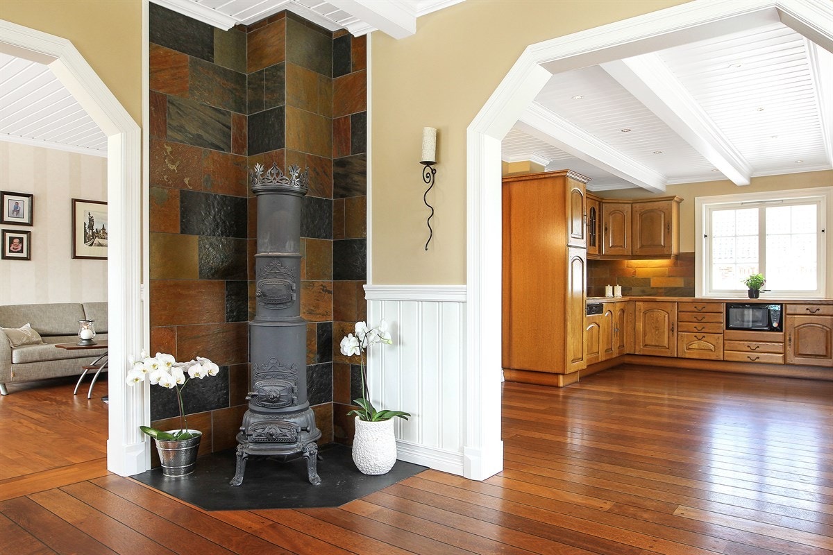 Flott vedovn i spisestuen Galleribilde