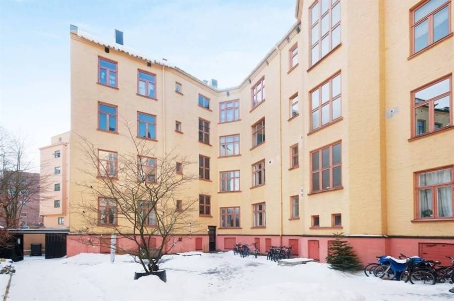 Vender mot stille bakgård Galleribilde