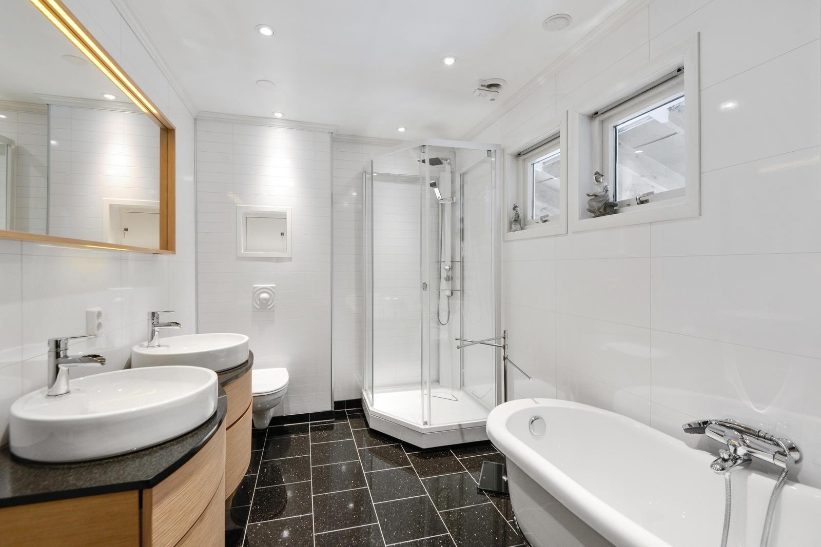 Baderommet i 1. etasje Galleribilde