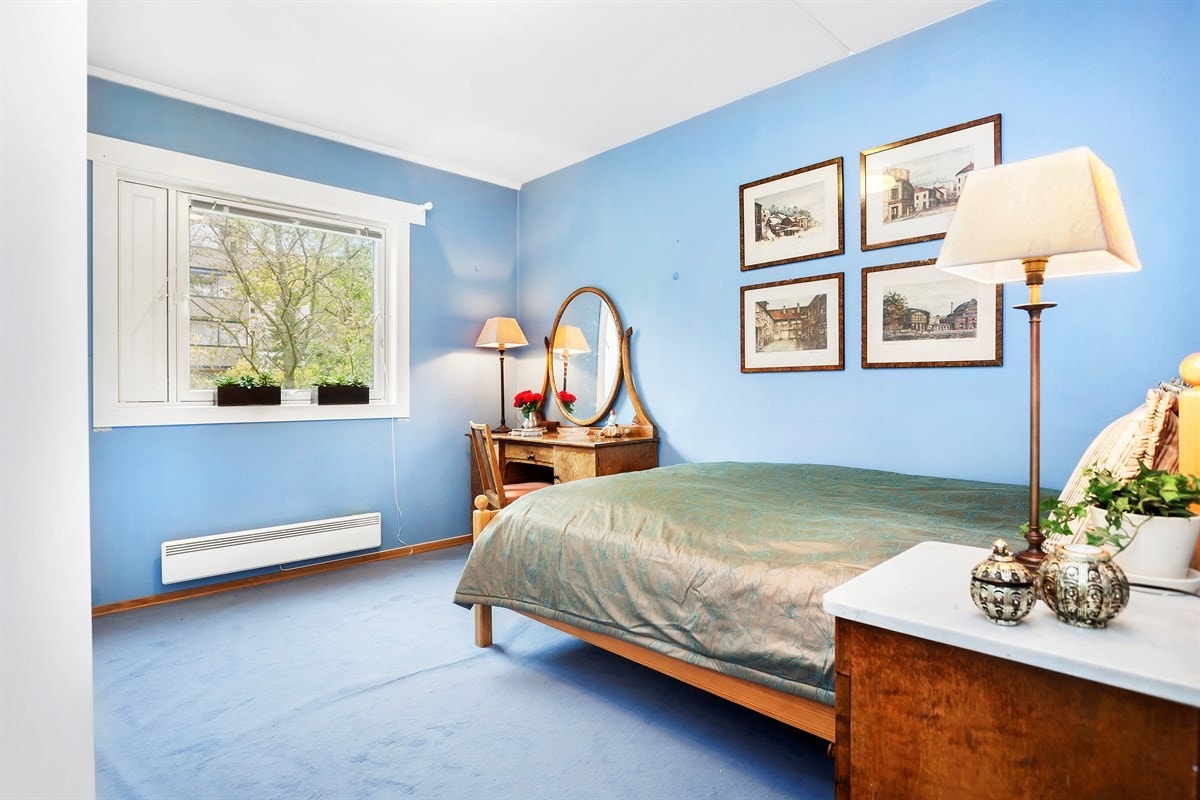 Hovedsoverom med romslig garderobe. Galleribilde