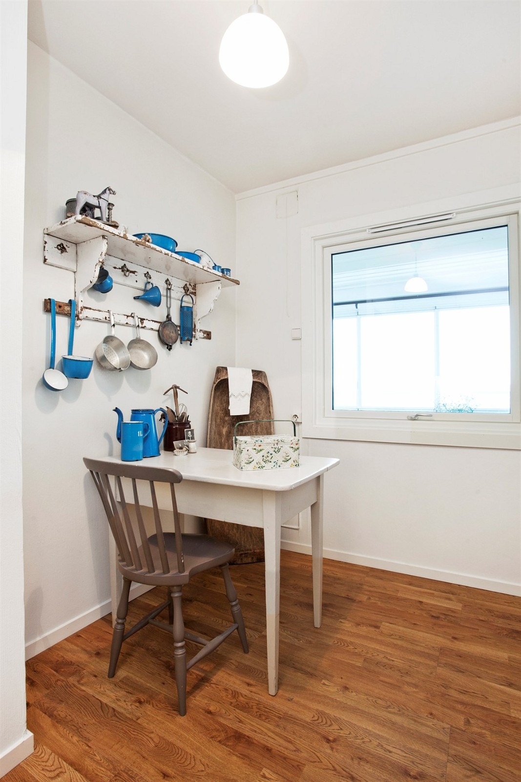 Koselig sitteplass på kjøkkenet der frokosten og morgenkaffen kan nytes. Galleribilde