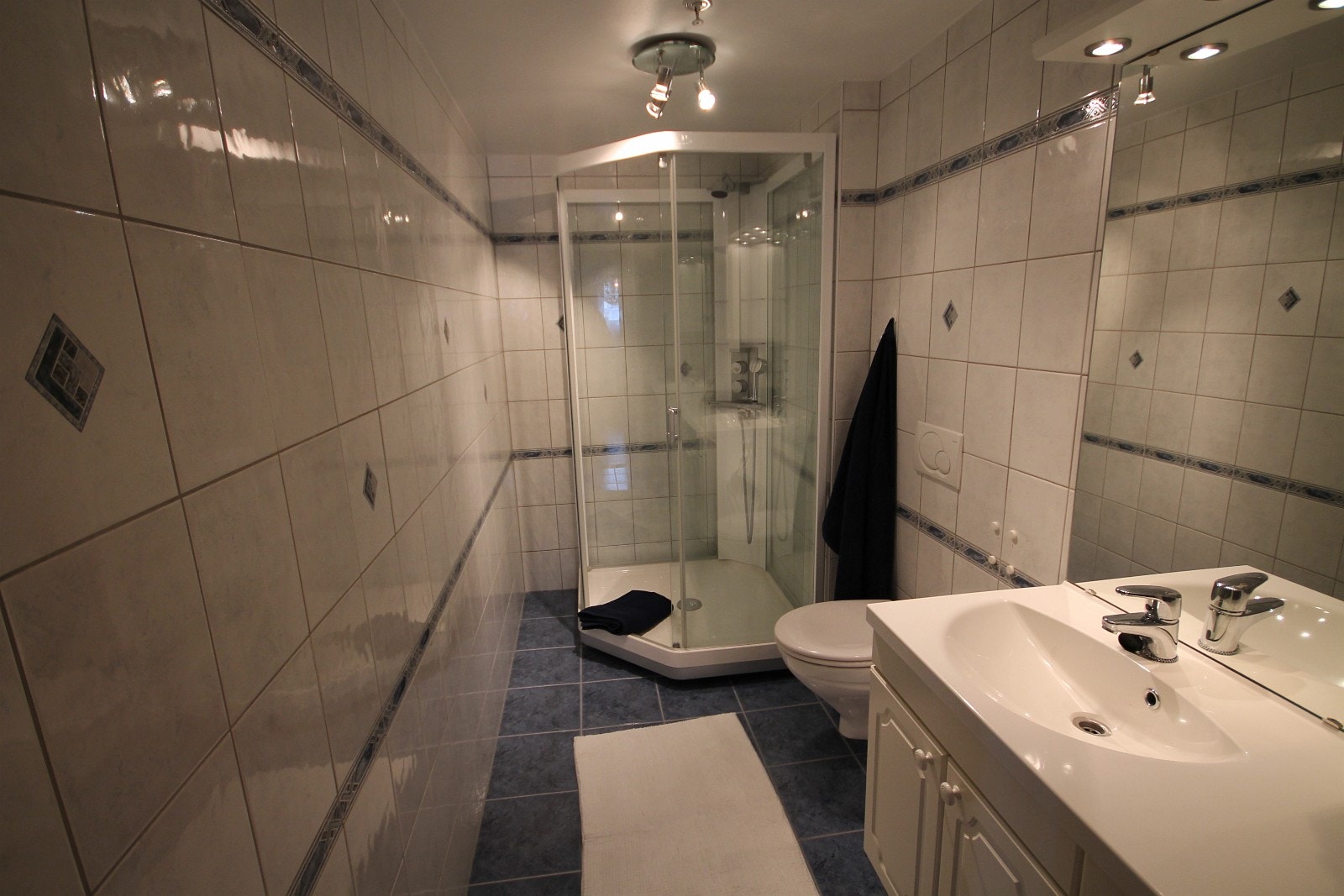 Bad - toalett. Galleribilde