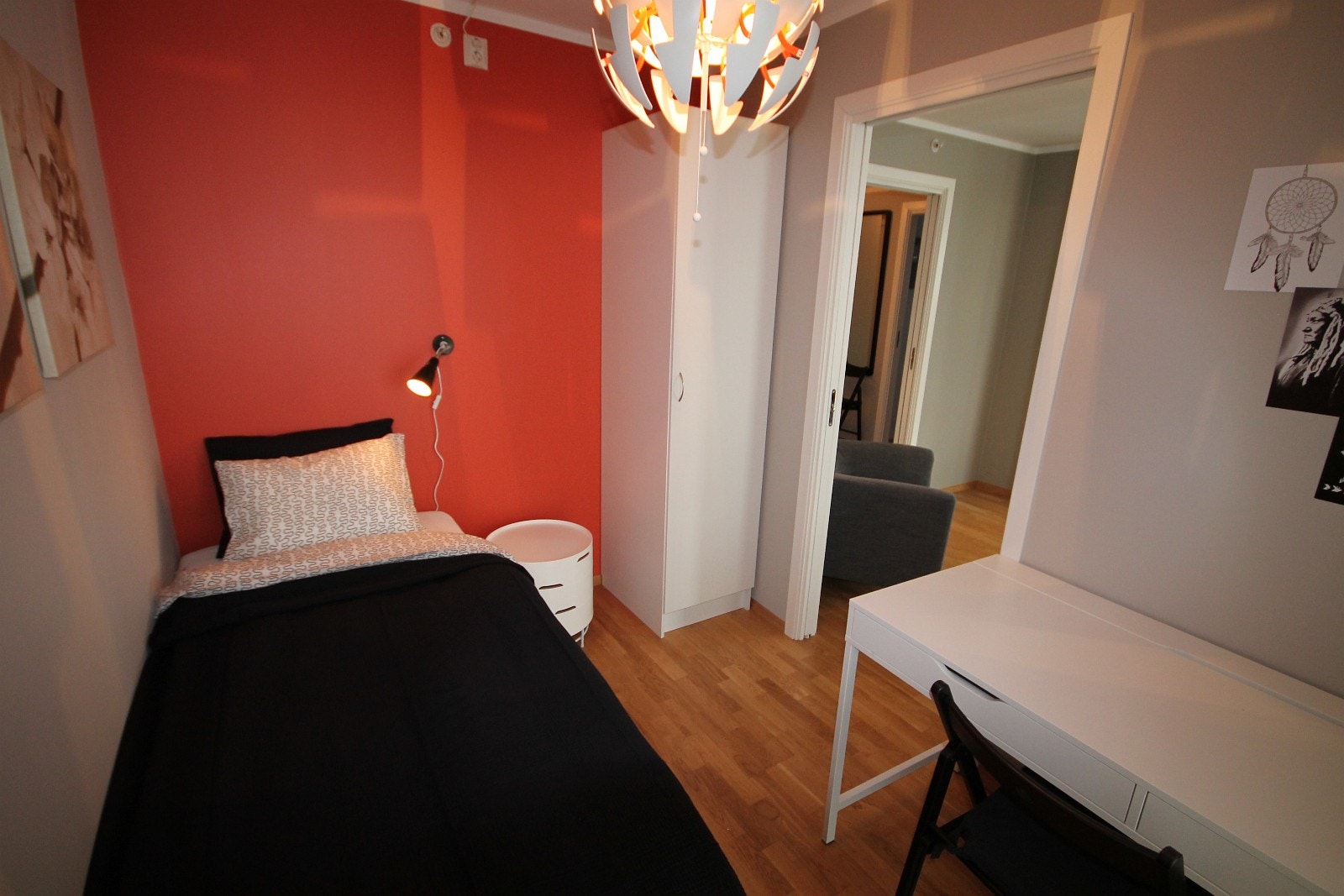 Soverom nr. 2 / kontor. Galleribilde