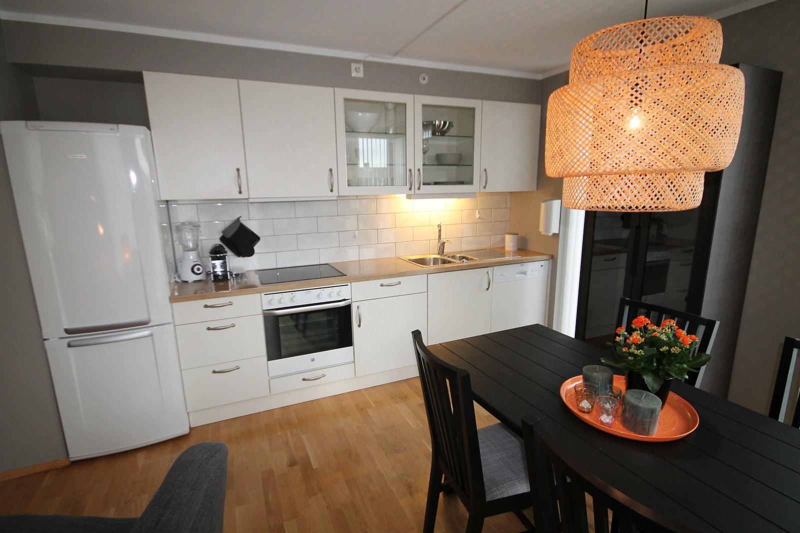 Kjøkken / spiserom. Galleribilde